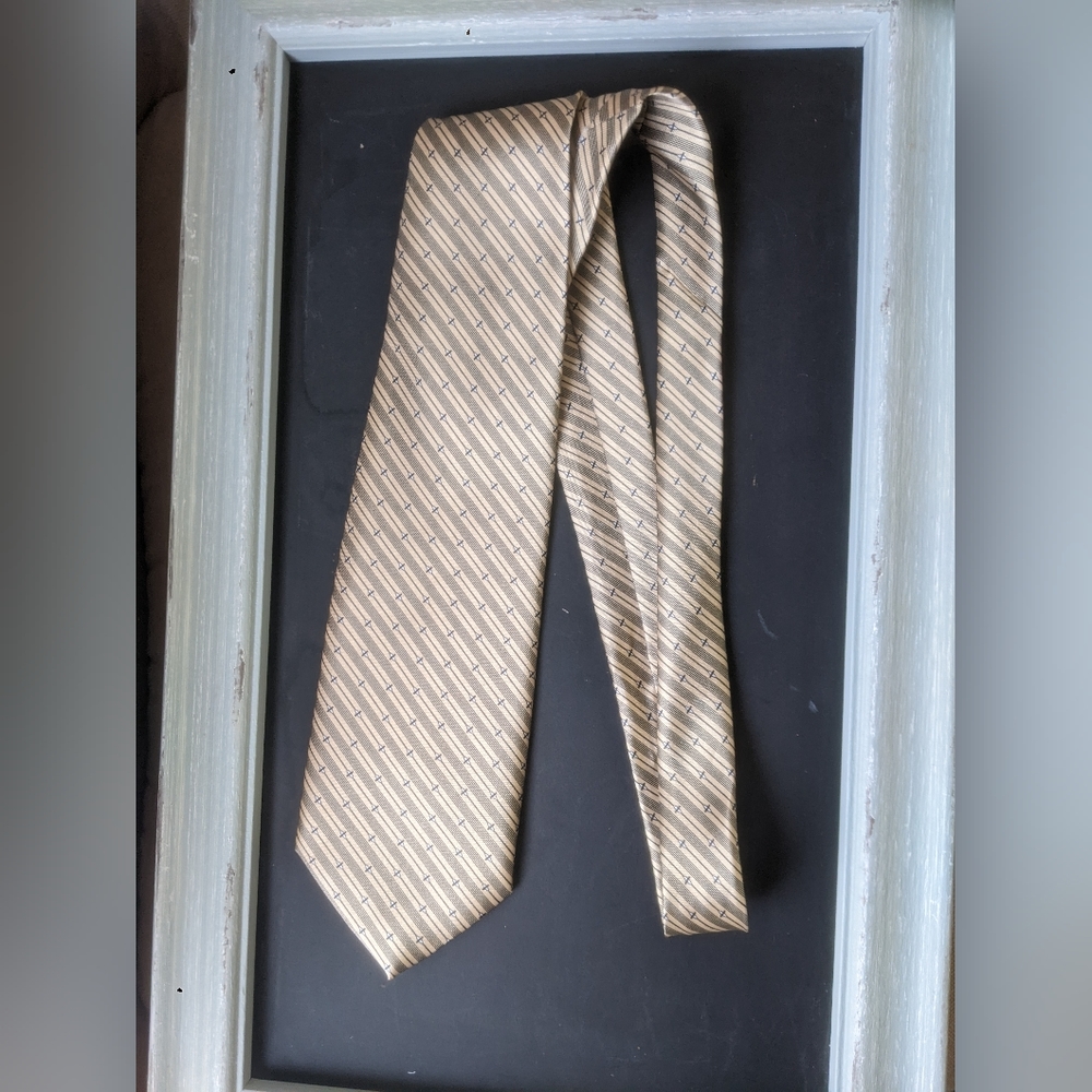 Jimmy Dunhill Tie Vintages shinny gold tone